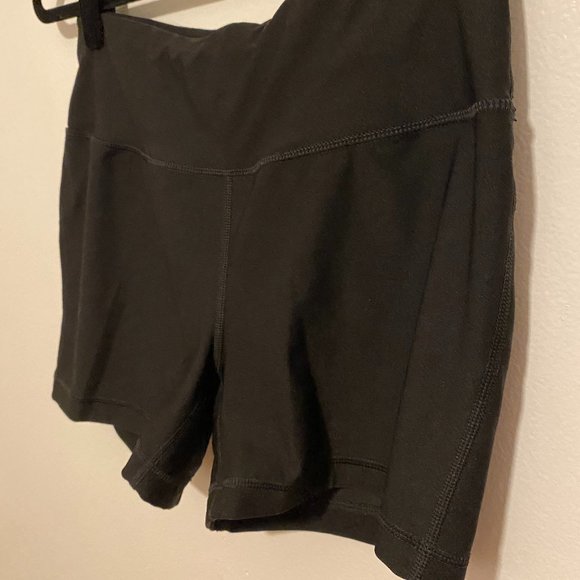 Basic Bike Shorts - Picture 2 of 5